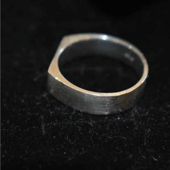 SOLD - Mejuri Rectangular Signet Ring - Picture 9 of 13